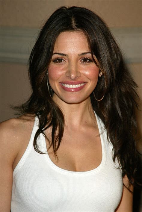 sarah shahi actress